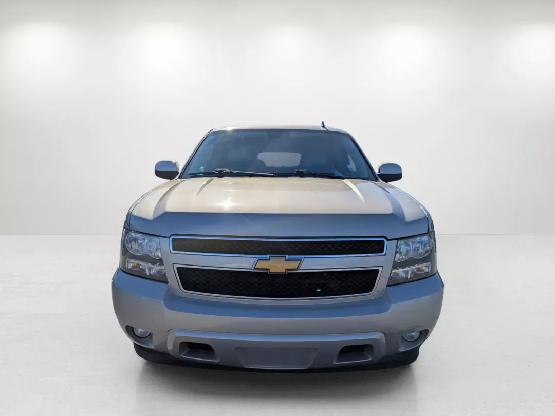 2014 /Light Titanium/Dark Titanium Chevrolet Suburban LT (1GNSCJE07ER) with an Other engine, located at 3959 U.S. 80 W, Phenix City, AL, 36870, (334) 297-4885, 32.469296, -85.135185 - **Discover Your Home on Wheels: 2014 Chevrolet Suburban LT Perfect for Family Adventures!**<br /> <br /> At Gils Auto in Phenix City, AL, we believe every journey should be as enjoyable as the destination. Introducing the 2014 Chevrolet Suburban LT, an ideal SUV for growing families and weekend adv - Photo#2