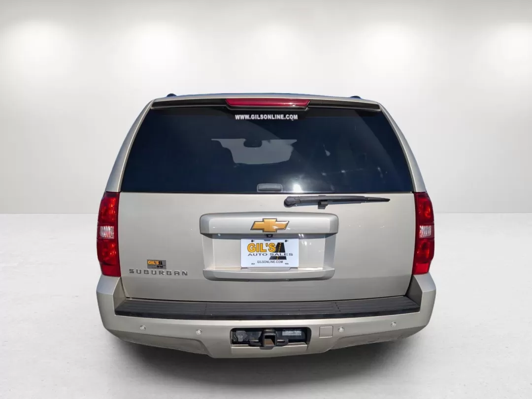 2014 /Light Titanium/Dark Titanium Chevrolet Suburban LT (1GNSCJE07ER) with an Other engine, located at 3959 U.S. 80 W, Phenix City, AL, 36870, (334) 297-4885, 32.469296, -85.135185 - **Discover Your Home on Wheels: 2014 Chevrolet Suburban LT Perfect for Family Adventures!**<br /> <br /> At Gils Auto in Phenix City, AL, we believe every journey should be as enjoyable as the destination. Introducing the 2014 Chevrolet Suburban LT, an ideal SUV for growing families and weekend adv - Photo#6