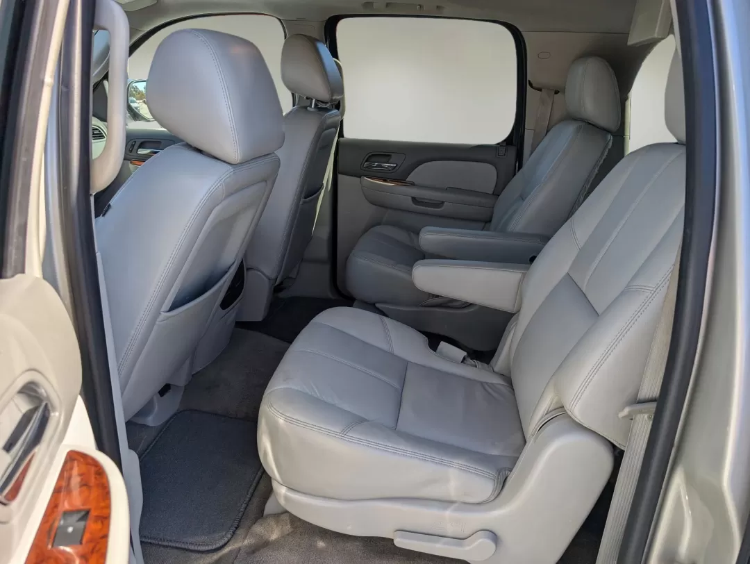 2014 /Light Titanium/Dark Titanium Chevrolet Suburban LT (1GNSCJE07ER) with an Other engine, located at 3959 U.S. 80 W, Phenix City, AL, 36870, (334) 297-4885, 32.469296, -85.135185 - **Discover Your Home on Wheels: 2014 Chevrolet Suburban LT Perfect for Family Adventures!**<br /> <br /> At Gils Auto in Phenix City, AL, we believe every journey should be as enjoyable as the destination. Introducing the 2014 Chevrolet Suburban LT, an ideal SUV for growing families and weekend adv - Photo#11