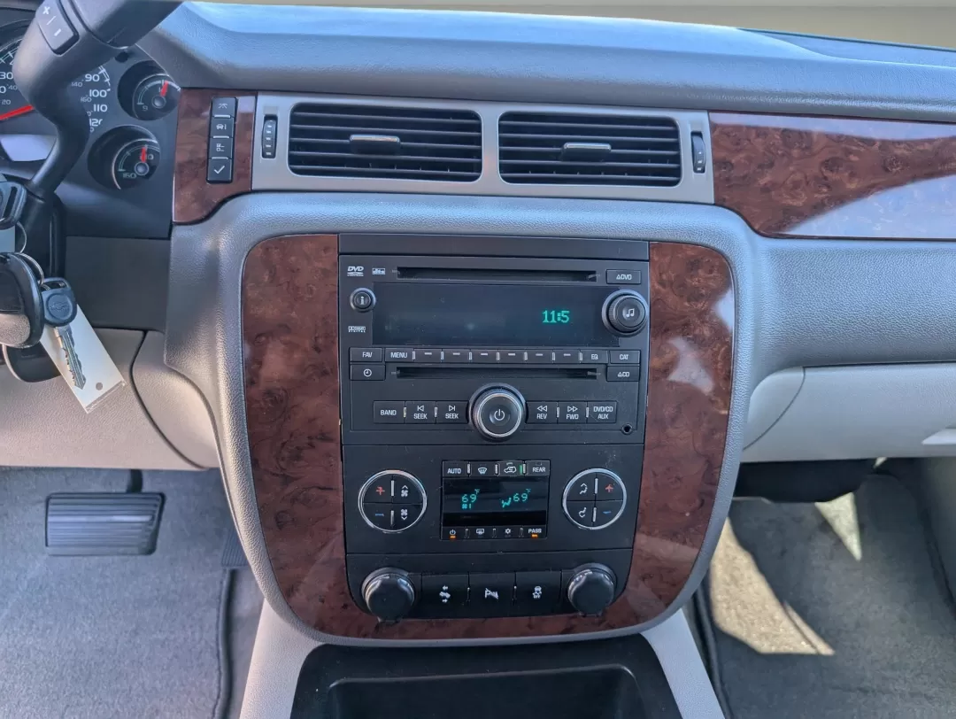 2014 /Light Titanium/Dark Titanium Chevrolet Suburban LT (1GNSCJE07ER) with an Other engine, located at 3959 U.S. 80 W, Phenix City, AL, 36870, (334) 297-4885, 32.469296, -85.135185 - **Discover Your Home on Wheels: 2014 Chevrolet Suburban LT Perfect for Family Adventures!**<br /> <br /> At Gils Auto in Phenix City, AL, we believe every journey should be as enjoyable as the destination. Introducing the 2014 Chevrolet Suburban LT, an ideal SUV for growing families and weekend adv - Photo#14