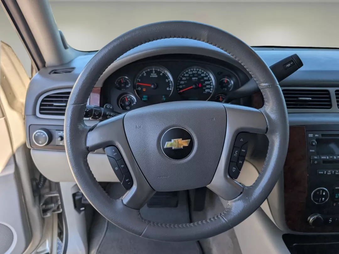 2014 /Light Titanium/Dark Titanium Chevrolet Suburban LT (1GNSCJE07ER) with an Other engine, located at 3959 U.S. 80 W, Phenix City, AL, 36870, (334) 297-4885, 32.469296, -85.135185 - **Discover Your Home on Wheels: 2014 Chevrolet Suburban LT Perfect for Family Adventures!**<br /> <br /> At Gils Auto in Phenix City, AL, we believe every journey should be as enjoyable as the destination. Introducing the 2014 Chevrolet Suburban LT, an ideal SUV for growing families and weekend adv - Photo#17