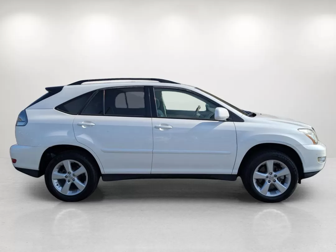 2005 Lexus RX 330 (2T2GA31U75C) with an Other engine, located at 7000 Northlake Connector, Columbus, GA, 31904, (706) 987-8085, 32.524975, -84.978134 - **Discover Your Adventure with the 2005 Lexus RX 330 at Gils Auto in Phenix City, AL!**<br /> <br /> Ready to elevate your daily commute or weekend getaway? The 2005 Lexus RX 330 is the perfect SUV for those seeking a blend of comfort, style, and practicality. With its spacious interior and robust f - Photo#3