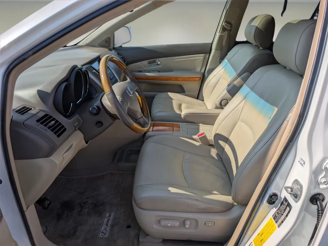 2005 Lexus RX 330 (2T2GA31U75C) with an Other engine, located at 7000 Northlake Connector, Columbus, GA, 31904, (706) 987-8085, 32.524975, -84.978134 - **Discover Your Adventure with the 2005 Lexus RX 330 at Gils Auto in Phenix City, AL!**<br /> <br /> Ready to elevate your daily commute or weekend getaway? The 2005 Lexus RX 330 is the perfect SUV for those seeking a blend of comfort, style, and practicality. With its spacious interior and robust f - Photo#9