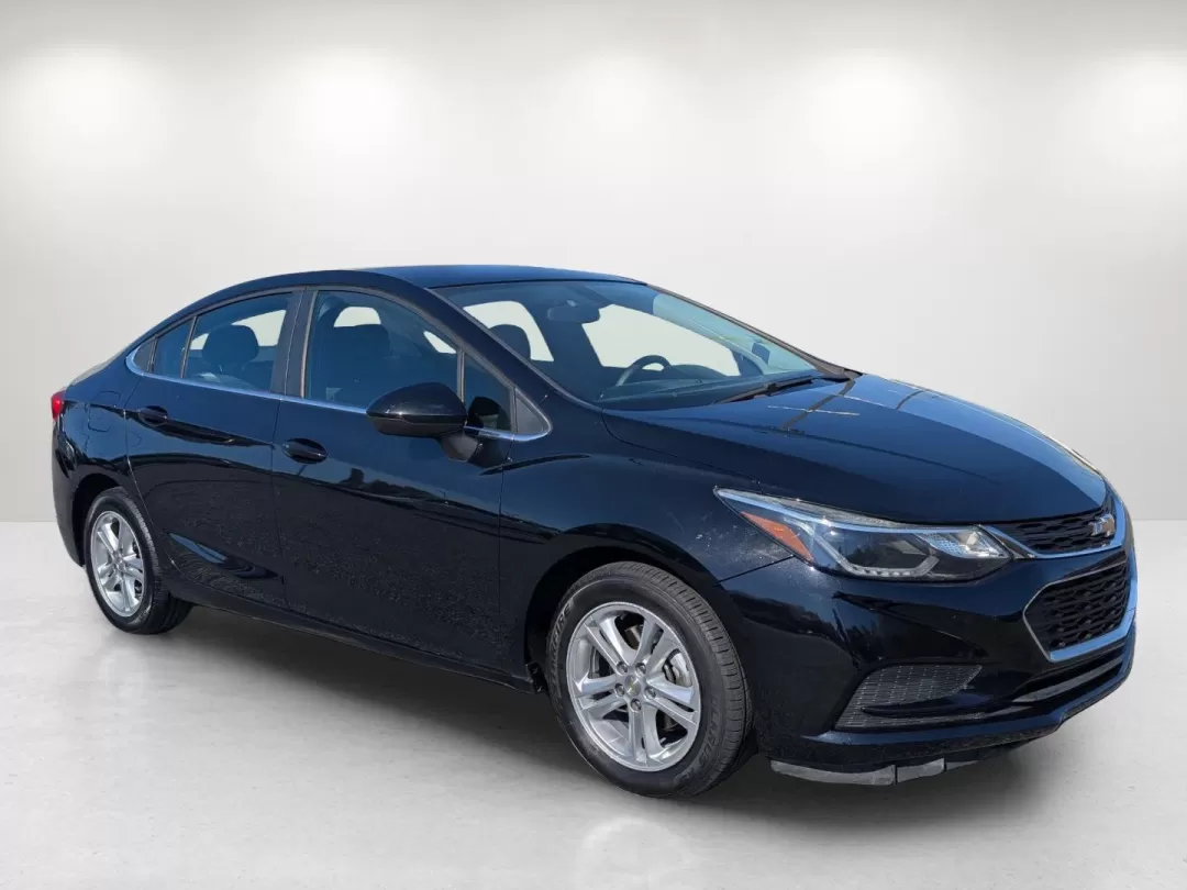 2017 /Jet Black Chevrolet Cruze LT (1G1BE5SM1H7) with an Other engine, located at 1430 Gateway Drive, Opelika, AL, 36801, (334) 239-0944, 32.637871, -85.409790 - **Elevate Your Commute with the 2017 Chevrolet Cruze LT at Gils Auto, Phenix City!**<br /> <br /> Imagine transforming your daily commute into a comfortable and stylish journey. Whether you're navigating through the bustling streets of Phenix City or heading out for a weekend adventure, the 2017 Che - Photo#2