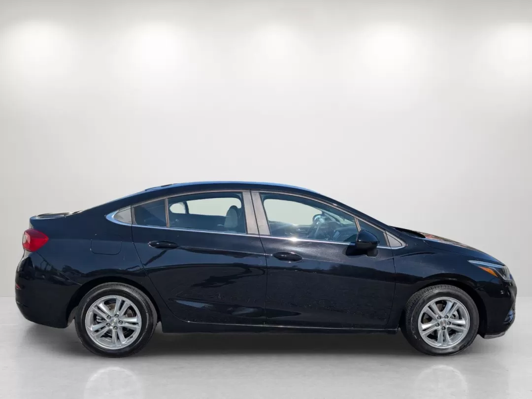 2017 /Jet Black Chevrolet Cruze LT (1G1BE5SM1H7) with an Other engine, located at 1430 Gateway Drive, Opelika, AL, 36801, (334) 239-0944, 32.637871, -85.409790 - **Elevate Your Commute with the 2017 Chevrolet Cruze LT at Gils Auto, Phenix City!**<br /> <br /> Imagine transforming your daily commute into a comfortable and stylish journey. Whether you're navigating through the bustling streets of Phenix City or heading out for a weekend adventure, the 2017 Che - Photo#3