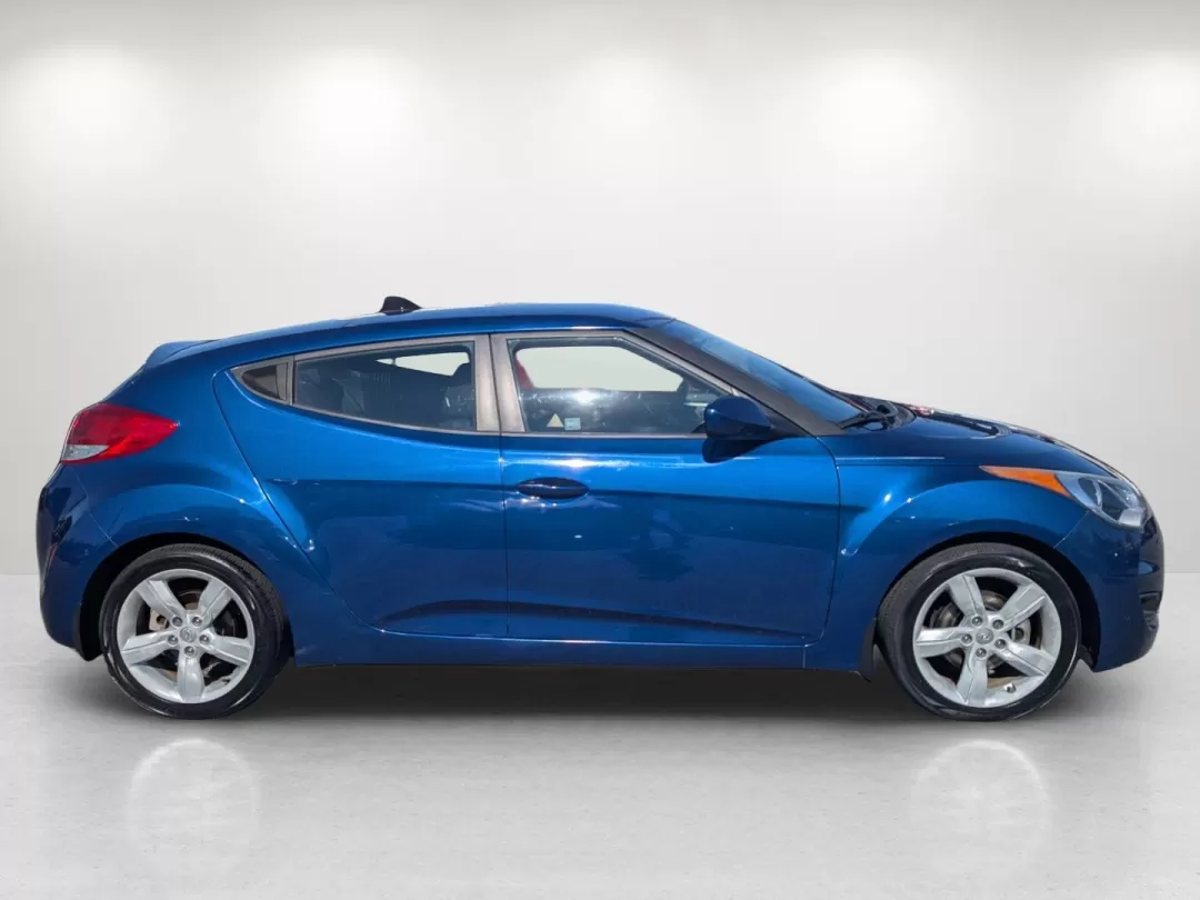 2015 /Black Hyundai Veloster (KMHTC6AD4FU) with an Other engine, located at 1430 Gateway Drive, Opelika, AL, 36801, (334) 239-0944, 32.637871, -85.409790 - Experience a dynamic lifestyle filled with excitement and adventure in this stunning 2015 Hyundai Veloster, now available at Gils Auto in Phenix City, AL! This sporty coupe is perfect for those who thrive on the thrill of the drive, whether you're navigating the bustling streets of downtown Phenix C - Photo#3