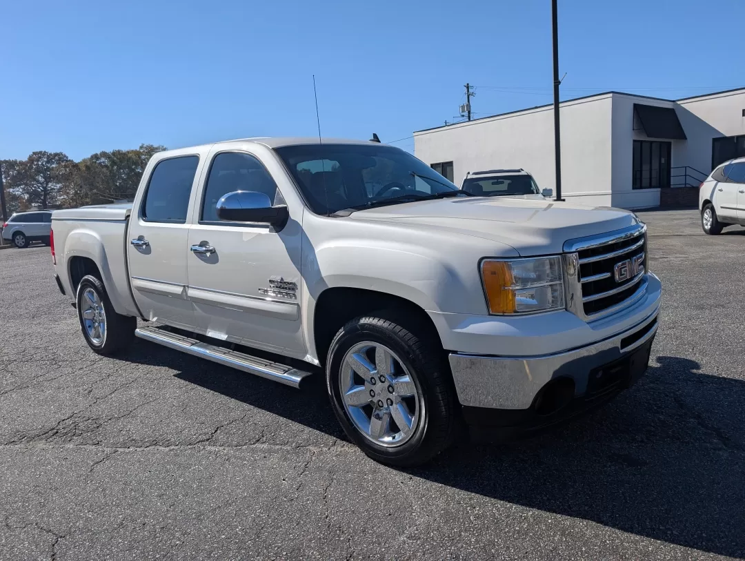 2013 /Very Dark Cashmere/Light Cashmere GMC Sierra 1500 SLE (3GTP1VE08DG) with an Other engine, located at 3959 U.S. 80 W, Phenix City, AL, 36870, (334) 297-4885, 32.469296, -85.135185 - 2013 GMC Sierra 1500 SLE - Photo#2
