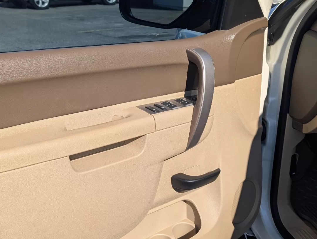 2013 /Very Dark Cashmere/Light Cashmere GMC Sierra 1500 SLE (3GTP1VE08DG) with an Other engine, located at 3959 U.S. 80 W, Phenix City, AL, 36870, (334) 297-4885, 32.469296, -85.135185 - 2013 GMC Sierra 1500 SLE - Photo#8