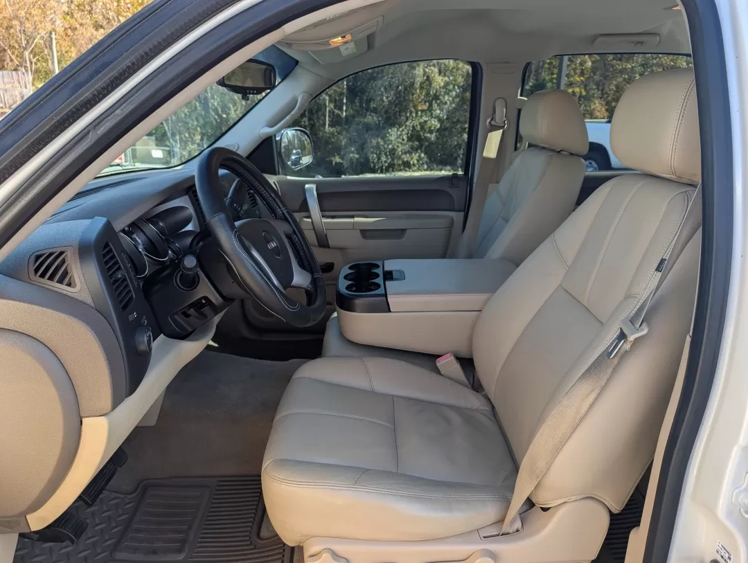 2013 /Very Dark Cashmere/Light Cashmere GMC Sierra 1500 SLE (3GTP1VE08DG) with an Other engine, located at 3959 U.S. 80 W, Phenix City, AL, 36870, (334) 297-4885, 32.469296, -85.135185 - 2013 GMC Sierra 1500 SLE - Photo#9