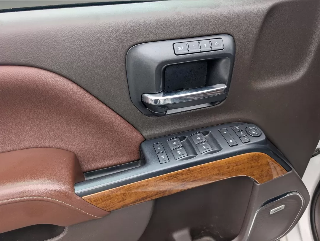 2018 /Saddle Chevrolet Silverado 1500 High Country (3GCUKTECXJG) with an Other engine, located at 3959 U.S. 80 W, Phenix City, AL, 36870, (334) 297-4885, 32.469296, -85.135185 - **Experience Adventure in Style with the 2018 Chevrolet Silverado 1500 High Country at Gils Auto in Phenix City!**<br /> <br /> Are you ready to elevate your driving experience? Whether you're hauling gear for a weekend adventure, commuting to work, or simply running errands around town, the 2018 Ch - Photo#6