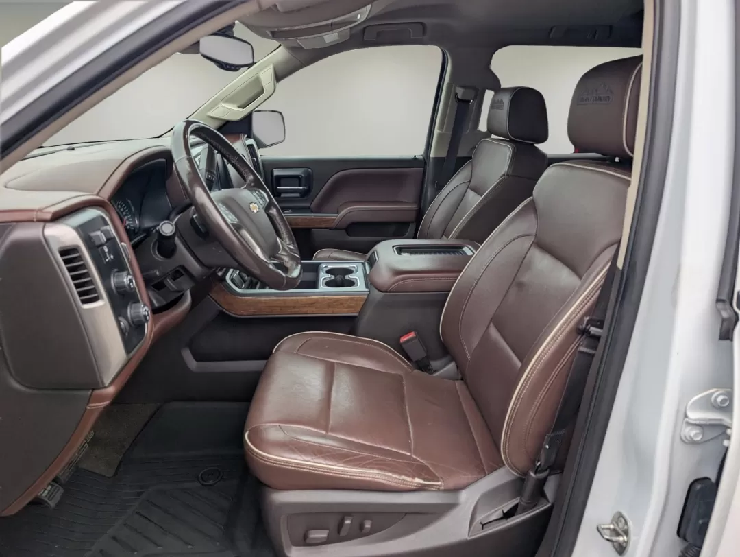 2018 /Saddle Chevrolet Silverado 1500 High Country (3GCUKTECXJG) with an Other engine, located at 3959 U.S. 80 W, Phenix City, AL, 36870, (334) 297-4885, 32.469296, -85.135185 - **Experience Adventure in Style with the 2018 Chevrolet Silverado 1500 High Country at Gils Auto in Phenix City!**<br /> <br /> Are you ready to elevate your driving experience? Whether you're hauling gear for a weekend adventure, commuting to work, or simply running errands around town, the 2018 Ch - Photo#7