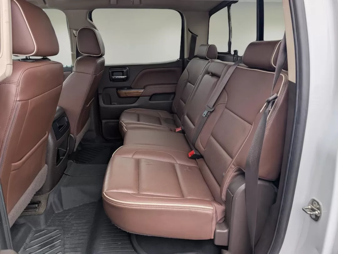 2018 /Saddle Chevrolet Silverado 1500 High Country (3GCUKTECXJG) with an Other engine, located at 3959 U.S. 80 W, Phenix City, AL, 36870, (334) 297-4885, 32.469296, -85.135185 - **Experience Adventure in Style with the 2018 Chevrolet Silverado 1500 High Country at Gils Auto in Phenix City!**<br /> <br /> Are you ready to elevate your driving experience? Whether you're hauling gear for a weekend adventure, commuting to work, or simply running errands around town, the 2018 Ch - Photo#8