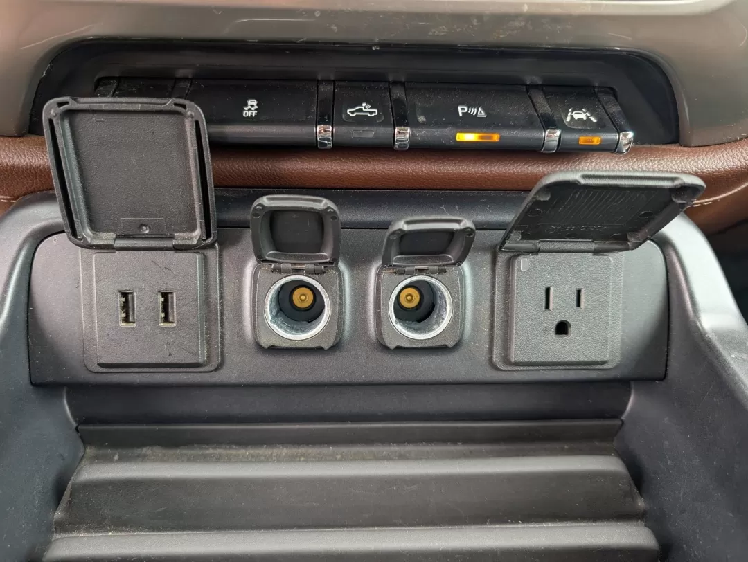 2018 /Saddle Chevrolet Silverado 1500 High Country (3GCUKTECXJG) with an Other engine, located at 3959 U.S. 80 W, Phenix City, AL, 36870, (334) 297-4885, 32.469296, -85.135185 - **Experience Adventure in Style with the 2018 Chevrolet Silverado 1500 High Country at Gils Auto in Phenix City!**<br /> <br /> Are you ready to elevate your driving experience? Whether you're hauling gear for a weekend adventure, commuting to work, or simply running errands around town, the 2018 Ch - Photo#11