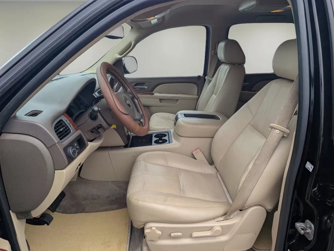 2011 /Light Cashmere/Dark Cashmere Chevrolet Suburban LT (1GNSCJE06BR) with an Other engine, located at 804 22nd Ave, Phenix City, AL, 36870, (334) 297-1860, 32.484749, -85.024475 - **Discover Adventure with the 2011 Chevrolet Suburban LT at Gils Auto Perfect for Growing Families in Phenix City!**<br /> <br /> Are you ready to elevate your family adventures while ensuring a comfortable ride for everyone? The 2011 Chevrolet Suburban LT is your ideal companion for weekend getawa - Photo#9