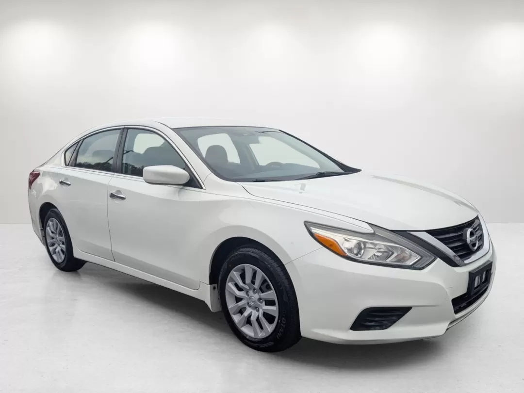 2018 /Charcoal Nissan Altima 2.5 S (1N4AL3AP8JC) with an Other engine, located at 804 22nd Ave, Phenix City, AL, 36870, (334) 297-1860, 32.484749, -85.024475 - **Drive Your Life Forward with the 2018 Nissan Altima: Perfect for Commuters and Families Alike!**<br /> <br /> If you're seeking a reliable vehicle that complements your busy lifestyle, look no further than this stunning 2018 Nissan Altima 2.5 S, now available at Gils Auto in Phenix City, AL. This - Photo#2