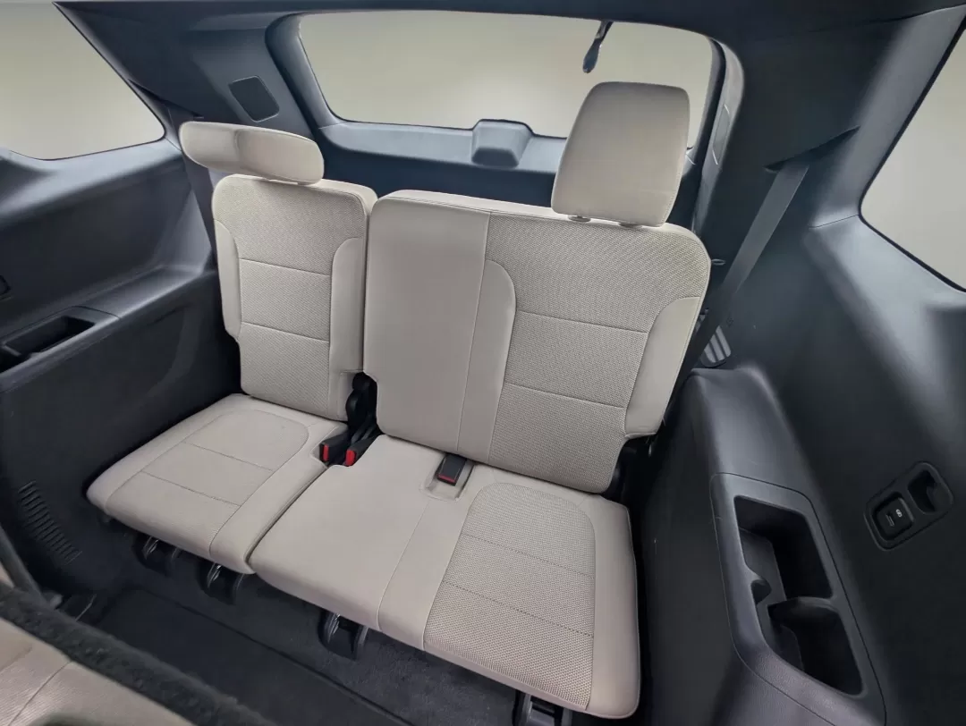 2022 /Jet Black/Chai Chevrolet Traverse LS (1GNERLKW6NJ) with an Other engine, located at 3959 U.S. 80 W, Phenix City, AL, 36870, (334) 297-4885, 32.469296, -85.135185 - Unleash the thrill of family adventures with this stunning 2022 Chevrolet Traverse, now available at Gils Auto in Phenix City, AL. If you're seeking a vehicle that can comfortably accommodate your growing family, this spacious SUV is the perfect choice for road trips, school runs, or weekend getaway - Photo#10