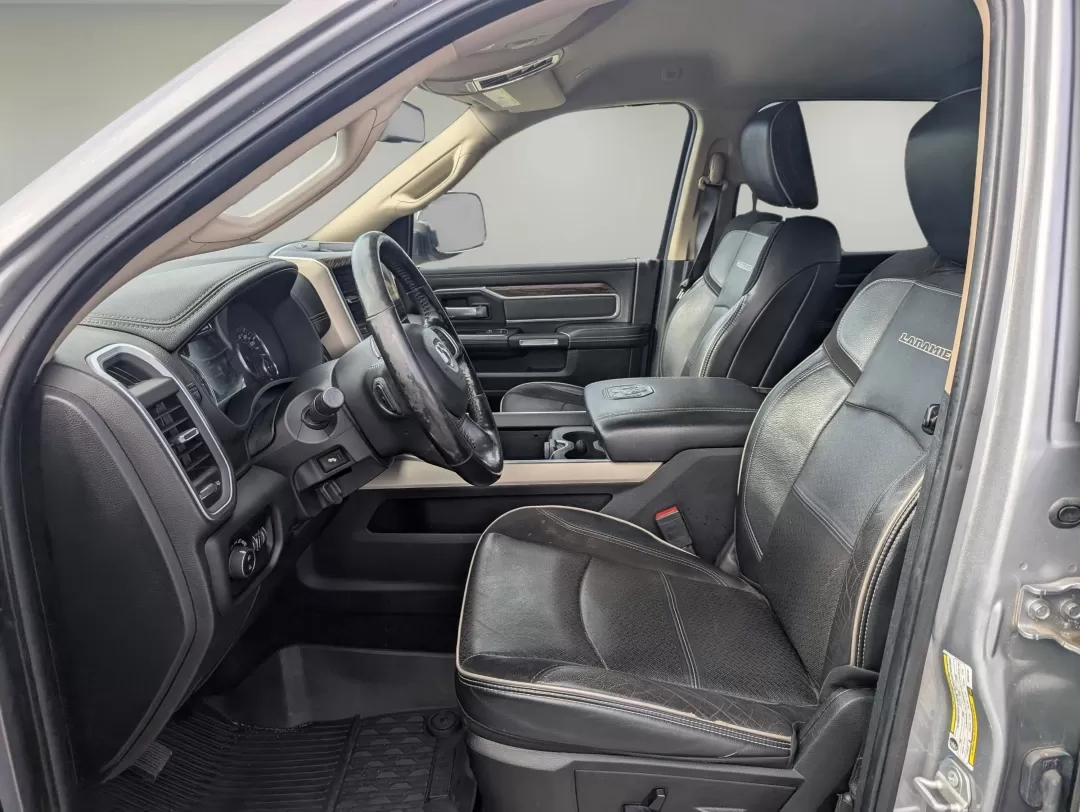 2019 /Black Ram 2500 Laramie (3C6UR5FJ2KG) with an Other engine, located at 7000 Northlake Connector, Columbus, GA, 31904, (706) 987-8085, 32.524975, -84.978134 - **Unleash Your Adventures with the 2019 Ram 2500 Laramie Crew Cab Pickup!**<br /> <br /> Are you ready to elevate your weekend adventures or tackle your daily commutes with confidence? The 2019 Ram 2500 Laramie Crew Cab Pickup is the perfect blend of power, comfort, and technology, making it an idea - Photo#9