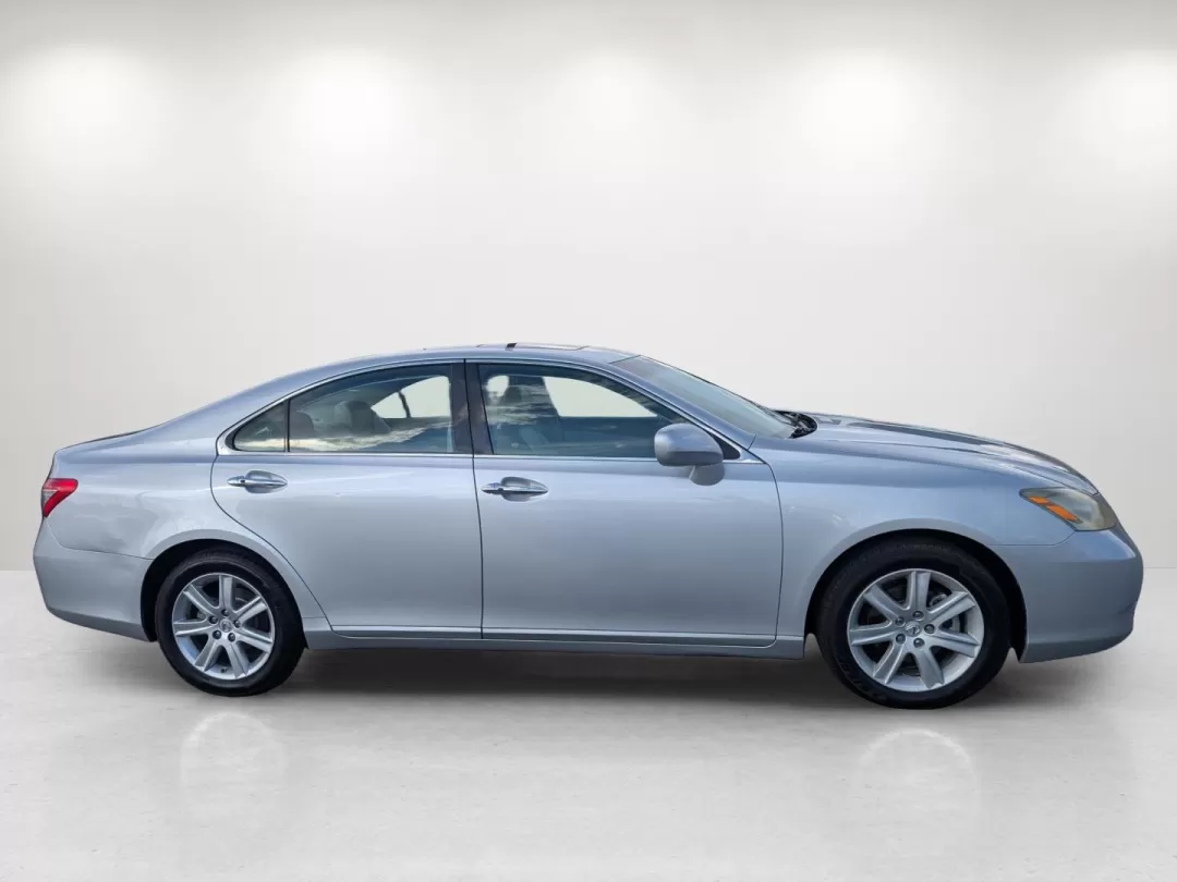 2007 Lexus ES 350 (JTHBJ46G172) with an Other engine, located at 3959 U.S. 80 W, Phenix City, AL, 36870, (334) 297-4885, 32.469296, -85.135185 - Experience luxury and comfort every day with the 2007 Lexus ES 350, now available at Gils Auto in Phenix City, AL. This exquisite sedan is perfect for those who appreciate style, dependability, and an elevated driving experience. Whether you're tackling daily commutes in style or planning weekend ge - Photo#4
