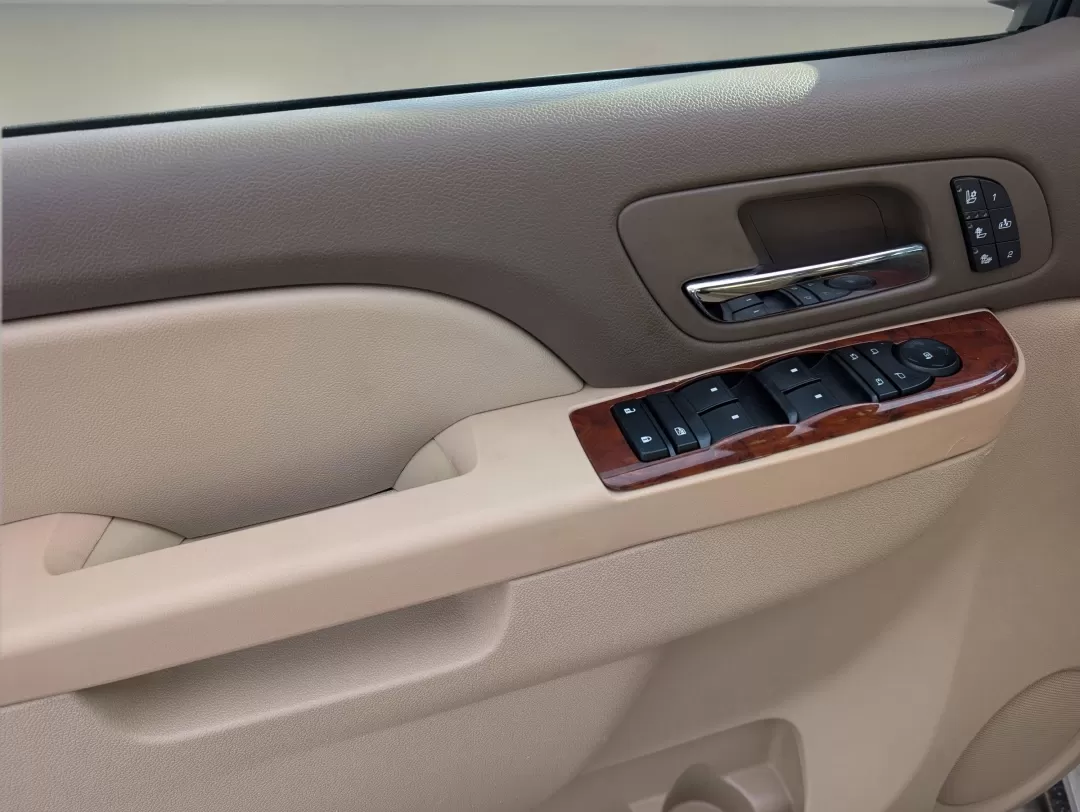 2014 /Light Tan GMC Yukon XL SLT (1GKS1KE0XER) with an Other engine, located at 3959 U.S. 80 W, Phenix City, AL, 36870, (334) 297-4885, 32.469296, -85.135185 - **Elevate Your Family Adventures with the 2014 GMC Yukon XL SLT in Phenix City!**<br /> <br /> Are you ready to upgrade your family road trips or weekend getaways? The 2014 GMC Yukon XL SLT is the perfect vehicle to accommodate all your adventures with style, comfort, and space. Whether you're drivi - Photo#9