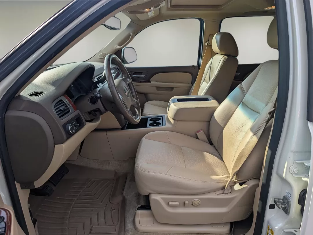 2014 /Light Tan GMC Yukon XL SLT (1GKS1KE0XER) with an Other engine, located at 3959 U.S. 80 W, Phenix City, AL, 36870, (334) 297-4885, 32.469296, -85.135185 - **Elevate Your Family Adventures with the 2014 GMC Yukon XL SLT in Phenix City!**<br /> <br /> Are you ready to upgrade your family road trips or weekend getaways? The 2014 GMC Yukon XL SLT is the perfect vehicle to accommodate all your adventures with style, comfort, and space. Whether you're drivi - Photo#10