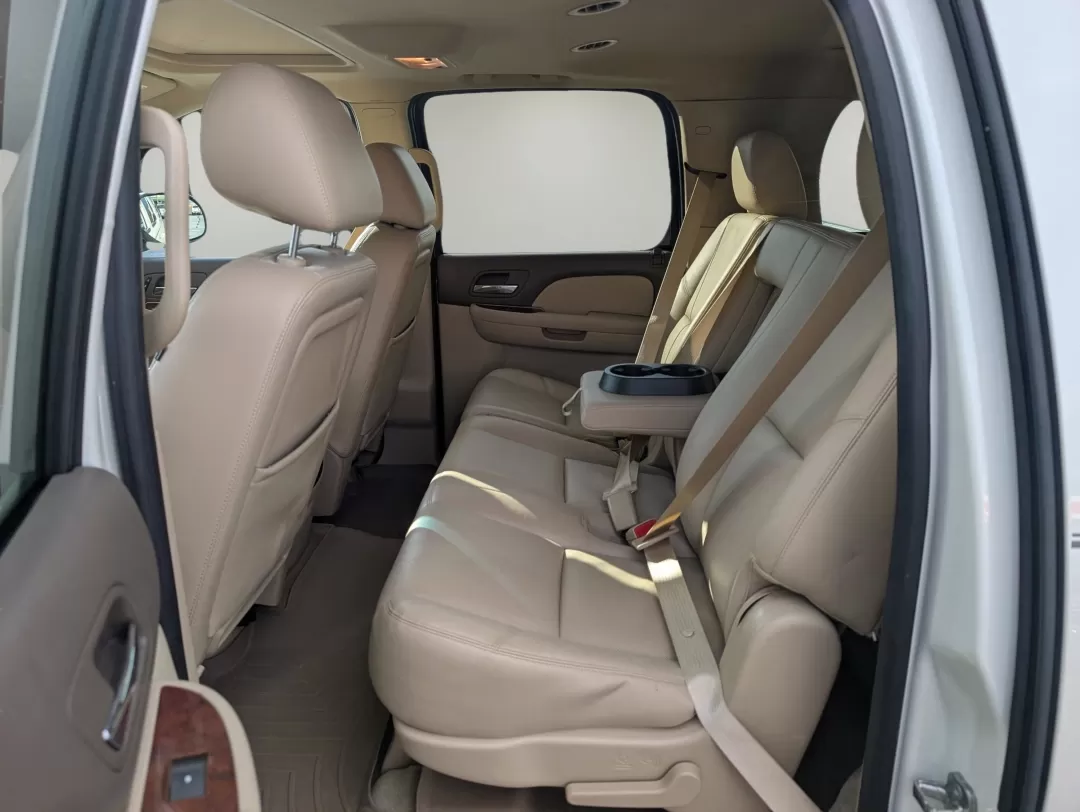 2014 /Light Tan GMC Yukon XL SLT (1GKS1KE0XER) with an Other engine, located at 3959 U.S. 80 W, Phenix City, AL, 36870, (334) 297-4885, 32.469296, -85.135185 - **Elevate Your Family Adventures with the 2014 GMC Yukon XL SLT in Phenix City!**<br /> <br /> Are you ready to upgrade your family road trips or weekend getaways? The 2014 GMC Yukon XL SLT is the perfect vehicle to accommodate all your adventures with style, comfort, and space. Whether you're drivi - Photo#11