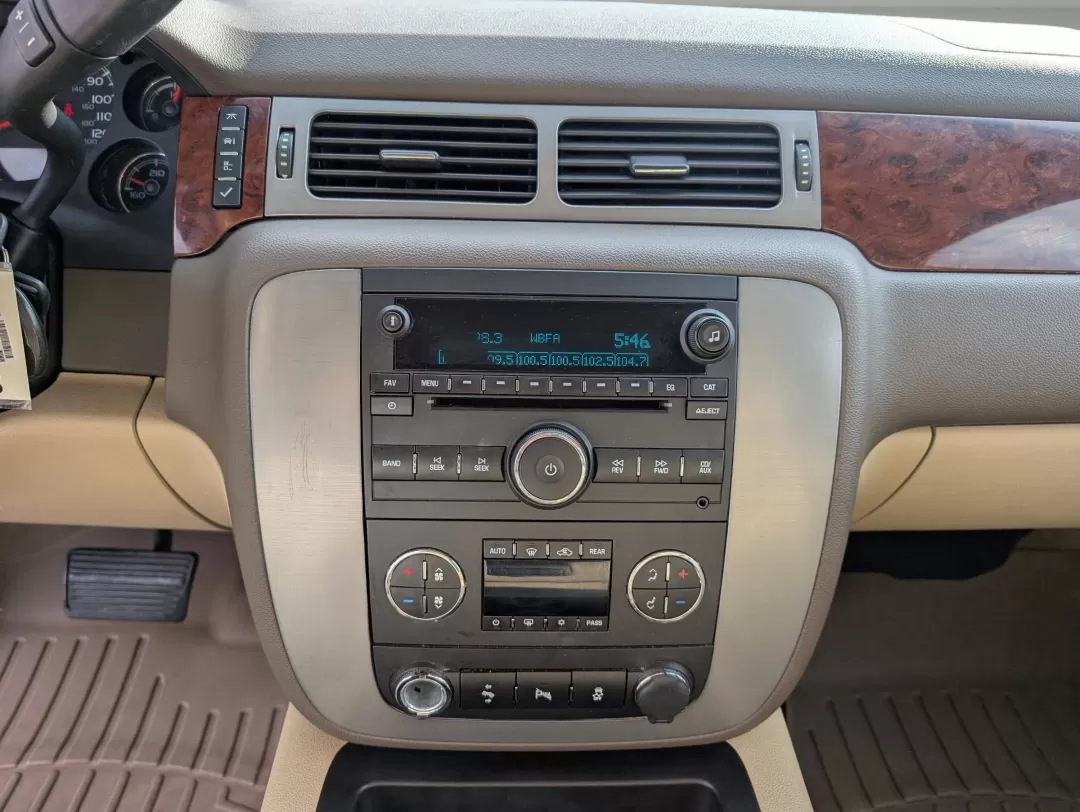 2014 /Light Tan GMC Yukon XL SLT (1GKS1KE0XER) with an Other engine, located at 3959 U.S. 80 W, Phenix City, AL, 36870, (334) 297-4885, 32.469296, -85.135185 - **Elevate Your Family Adventures with the 2014 GMC Yukon XL SLT in Phenix City!**<br /> <br /> Are you ready to upgrade your family road trips or weekend getaways? The 2014 GMC Yukon XL SLT is the perfect vehicle to accommodate all your adventures with style, comfort, and space. Whether you're drivi - Photo#15