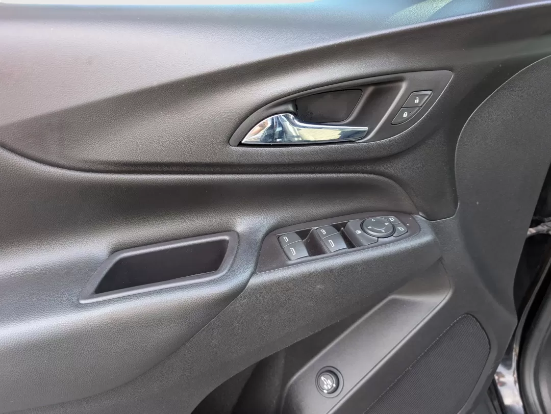 2020 /Jet Black Chevrolet Equinox LT (2GNAXKEV7L6) with an Other engine, located at 3959 U.S. 80 W, Phenix City, AL, 36870, (334) 297-4885, 32.469296, -85.135185 - Are you ready to elevate your driving experience? Imagine yourself and your family embarking on weekend adventures or navigating daily commutes in style and comfort. With the 2020 Chevrolet Equinox LT, you can do just that! This versatile SUV is perfect for growing families, budget-conscious buyers, - Photo#9