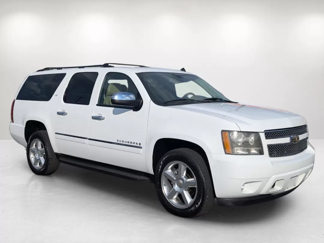 2009 /Light Cashmere/Dark Cashemere Chevrolet Suburban LTZ (1GNFC36029R) with an Other engine, located at 1430 Gateway Drive, Opelika, AL, 36801, (334) 239-0944, 32.637871, -85.409790 - **Explore the Open Road with the 2009 Chevrolet Suburban LTZ at Gils Auto Phenix City, AL!**<br /> <br /> Are you ready to elevate your driving experience and make family trips or weekend adventures unforgettable? Look no further than the 2009 Chevrolet Suburban LTZ, now available at Gils Auto, you - Photo#2