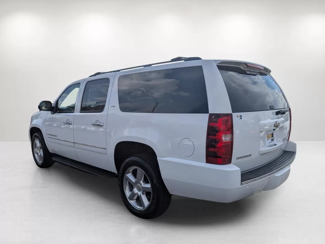 2009 /Light Cashmere/Dark Cashemere Chevrolet Suburban LTZ (1GNFC36029R) with an Other engine, located at 1430 Gateway Drive, Opelika, AL, 36801, (334) 239-0944, 32.637871, -85.409790 - **Explore the Open Road with the 2009 Chevrolet Suburban LTZ at Gils Auto Phenix City, AL!**<br /> <br /> Are you ready to elevate your driving experience and make family trips or weekend adventures unforgettable? Look no further than the 2009 Chevrolet Suburban LTZ, now available at Gils Auto, you - Photo#6