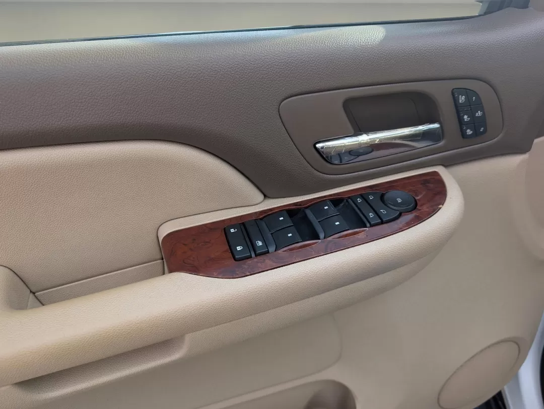 2009 /Light Cashmere/Dark Cashemere Chevrolet Suburban LTZ (1GNFC36029R) with an Other engine, located at 1430 Gateway Drive, Opelika, AL, 36801, (334) 239-0944, 32.637871, -85.409790 - **Explore the Open Road with the 2009 Chevrolet Suburban LTZ at Gils Auto Phenix City, AL!**<br /> <br /> Are you ready to elevate your driving experience and make family trips or weekend adventures unforgettable? Look no further than the 2009 Chevrolet Suburban LTZ, now available at Gils Auto, you - Photo#8