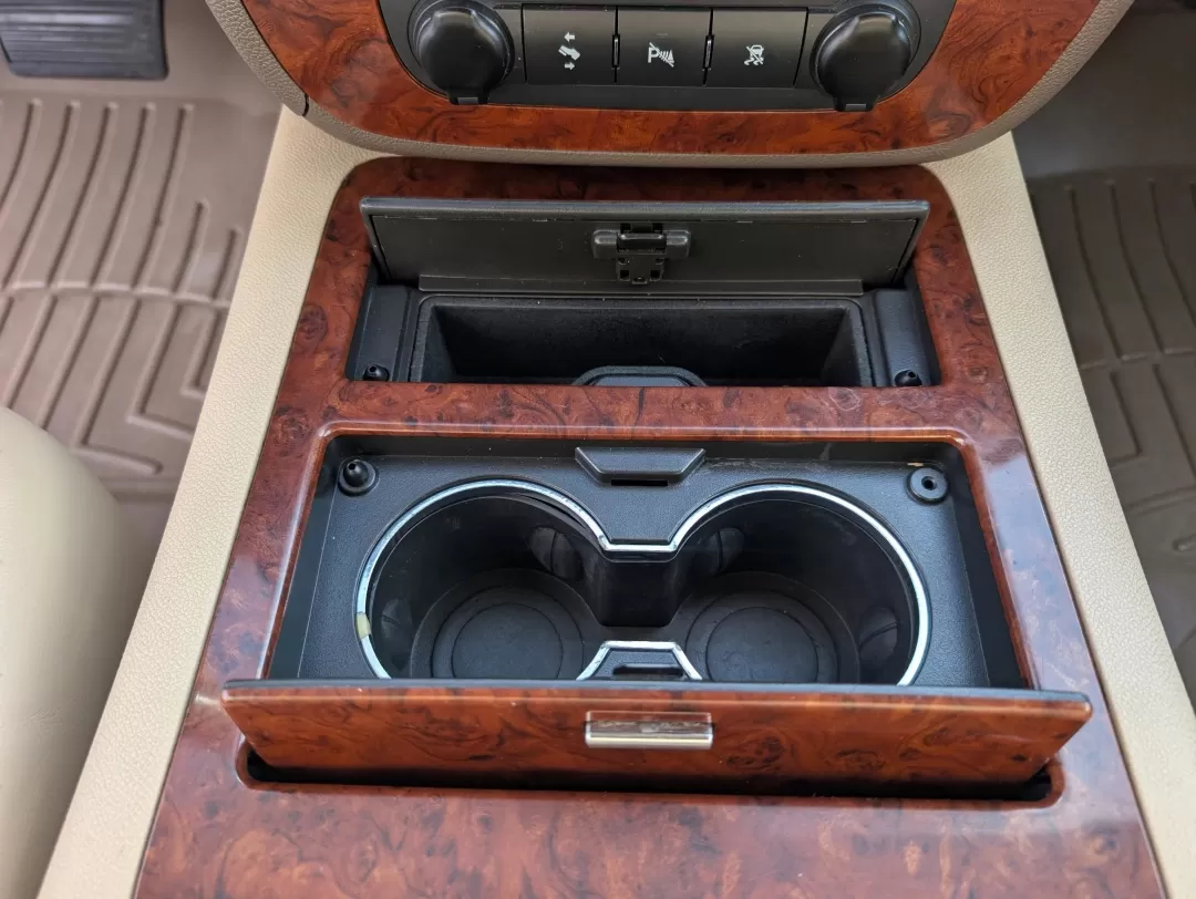 2009 /Light Cashmere/Dark Cashemere Chevrolet Suburban LTZ (1GNFC36029R) with an Other engine, located at 1430 Gateway Drive, Opelika, AL, 36801, (334) 239-0944, 32.637871, -85.409790 - **Explore the Open Road with the 2009 Chevrolet Suburban LTZ at Gils Auto Phenix City, AL!**<br /> <br /> Are you ready to elevate your driving experience and make family trips or weekend adventures unforgettable? Look no further than the 2009 Chevrolet Suburban LTZ, now available at Gils Auto, you - Photo#14