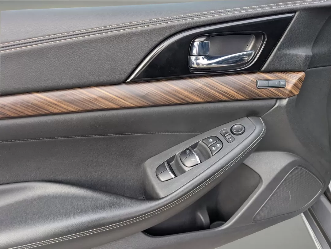 2017 /Charcoal Nissan Maxima Platinum (1N4AA6AP0HC) with an Other engine, located at 3959 U.S. 80 W, Phenix City, AL, 36870, (334) 297-4885, 32.469296, -85.135185 - Elevate your driving experience with the 2017 Nissan Maxima Platinum, the perfect sedan for those who crave luxury and performance without compromise. Whether you're a commuter looking to upgrade your daily drive or a growing family seeking comfort and safety, this stunning vehicle effortlessly blen - Photo#9