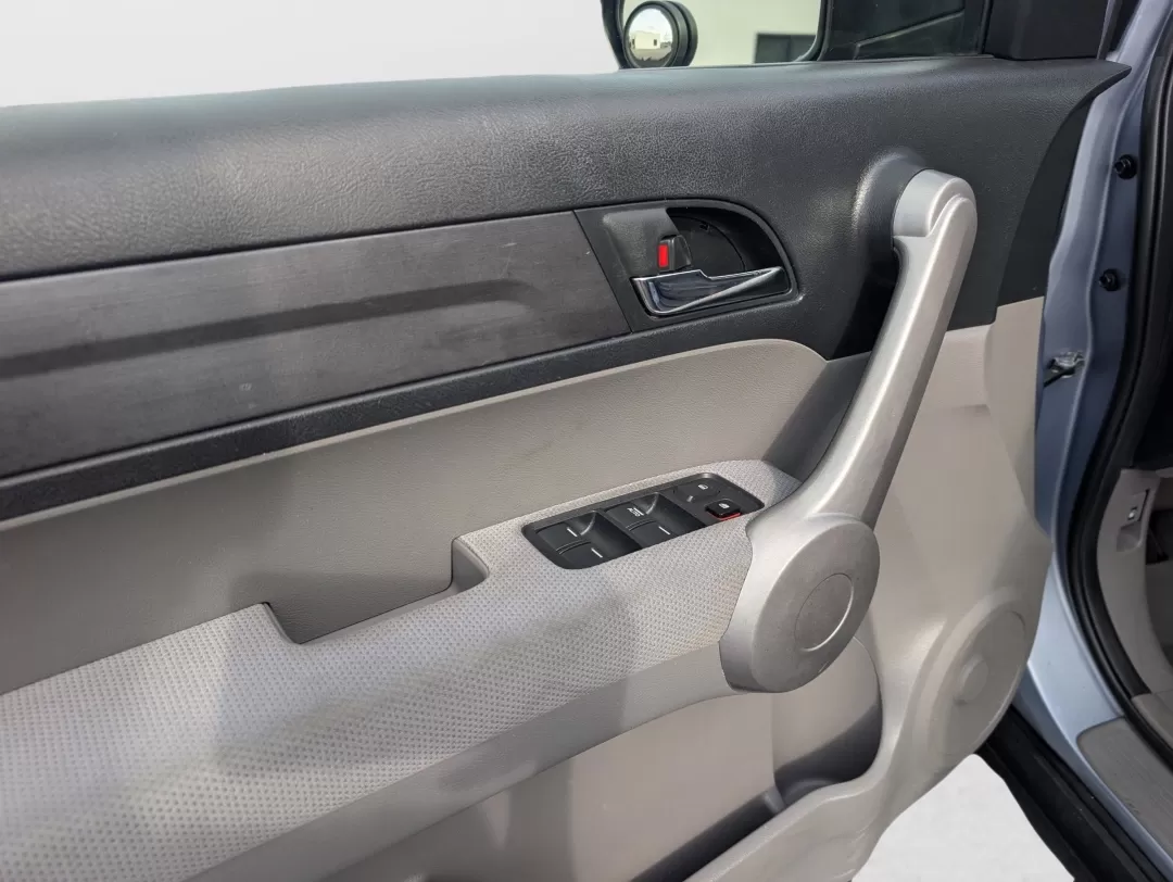 2007 Honda CR-V EX (5J6RE48567L) with an Other engine, located at 3959 U.S. 80 W, Phenix City, AL, 36870, (334) 297-4885, 32.469296, -85.135185 - **Unleash Your Adventurous Spirit with the 2007 Honda CR-V at Gils Auto, Phenix City, AL!**<br /> <br /> Are you ready to take on new adventures with your family or friends? Look no further than this reliable 2007 Honda CR-V EX! Designed for those who crave both comfort and capability, this SUV is p - Photo#17