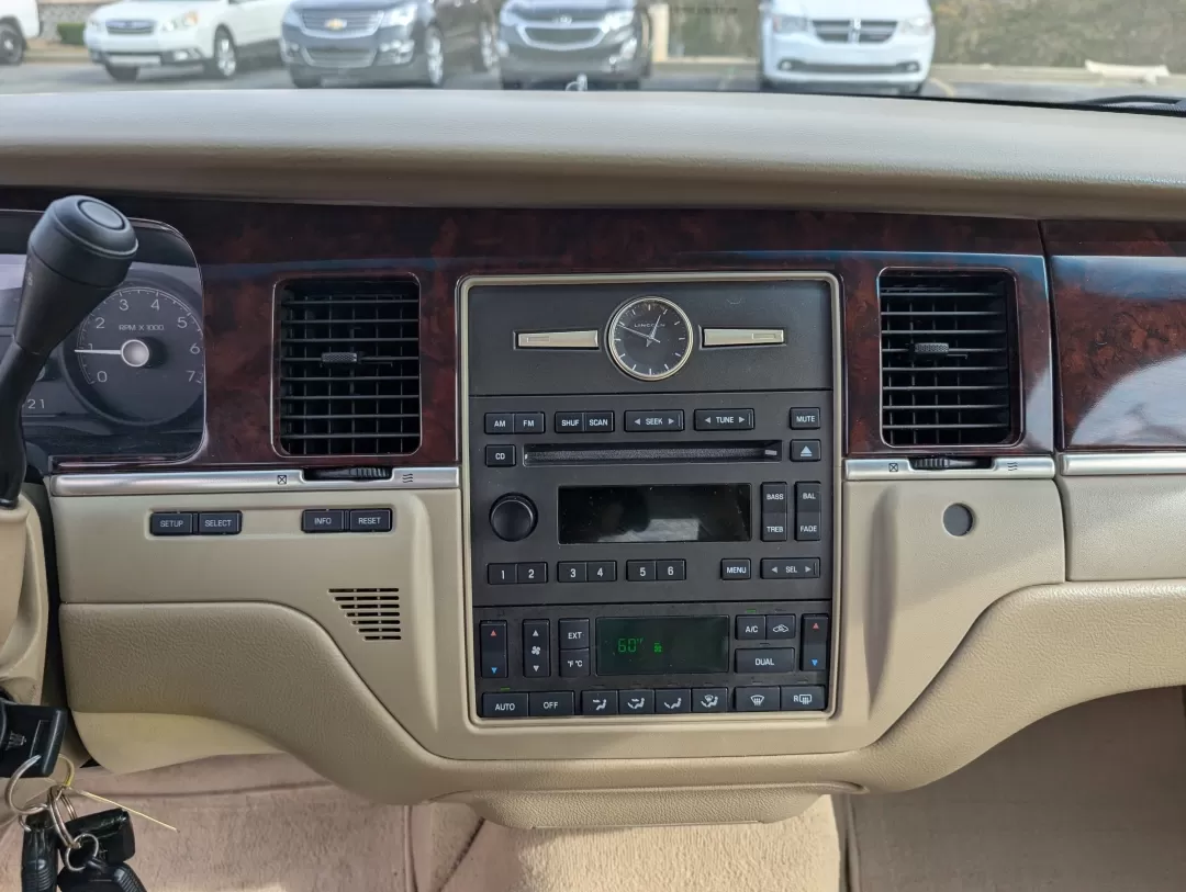 2006 Lincoln Town Car Signature (1LNHM81VX6Y) with an Other engine, located at 3959 U.S. 80 W, Phenix City, AL, 36870, (334) 297-4885, 32.469296, -85.135185 - **Experience Luxury and Comfort with the 2006 Lincoln Town Car Signature Perfect for Your Next Adventure!**<br /> <br /> Are you in the market for a reliable and stylish sedan that provides comfort for your daily commute and room for family outings? Look no further than the 2006 Lincoln Town Car Si - Photo#14