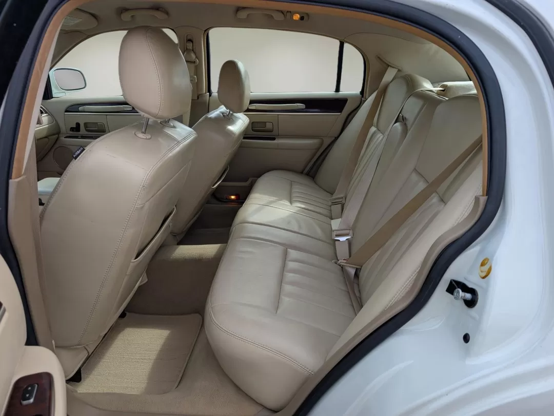 2006 Lincoln Town Car Signature (1LNHM81VX6Y) with an Other engine, located at 3959 U.S. 80 W, Phenix City, AL, 36870, (334) 297-4885, 32.469296, -85.135185 - **Experience Luxury and Comfort with the 2006 Lincoln Town Car Signature Perfect for Your Next Adventure!**<br /> <br /> Are you in the market for a reliable and stylish sedan that provides comfort for your daily commute and room for family outings? Look no further than the 2006 Lincoln Town Car Si - Photo#11