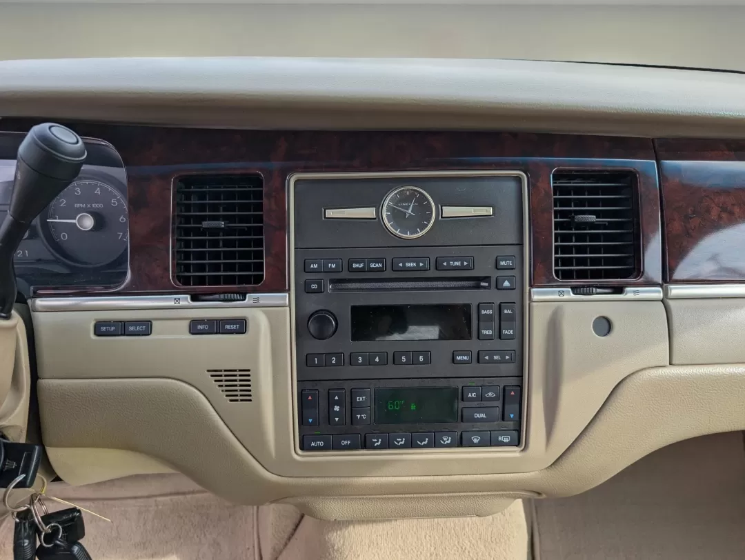 2006 Lincoln Town Car Signature (1LNHM81VX6Y) with an Other engine, located at 3959 U.S. 80 W, Phenix City, AL, 36870, (334) 297-4885, 32.469296, -85.135185 - **Experience Luxury and Comfort with the 2006 Lincoln Town Car Signature Perfect for Your Next Adventure!**<br /> <br /> Are you in the market for a reliable and stylish sedan that provides comfort for your daily commute and room for family outings? Look no further than the 2006 Lincoln Town Car Si - Photo#14