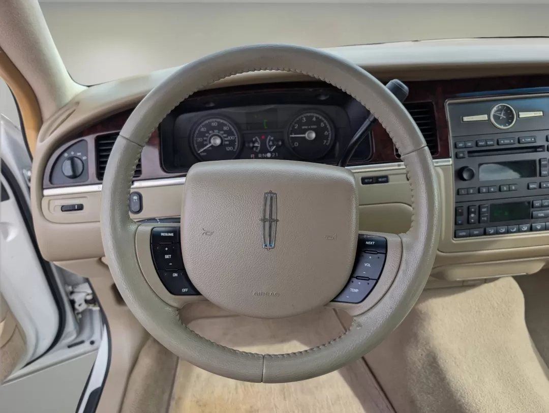 2006 Lincoln Town Car Signature (1LNHM81VX6Y) with an Other engine, located at 3959 U.S. 80 W, Phenix City, AL, 36870, (334) 297-4885, 32.469296, -85.135185 - **Experience Luxury and Comfort with the 2006 Lincoln Town Car Signature Perfect for Your Next Adventure!**<br /> <br /> Are you in the market for a reliable and stylish sedan that provides comfort for your daily commute and room for family outings? Look no further than the 2006 Lincoln Town Car Si - Photo#15