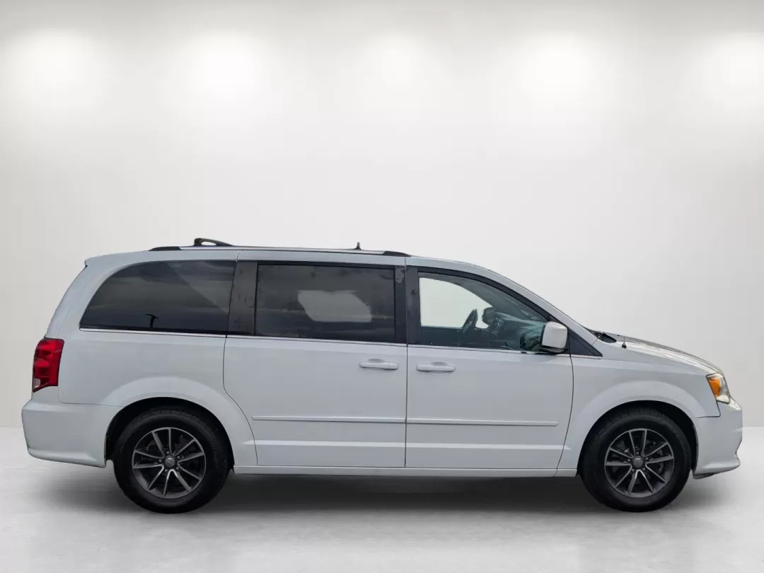 2017 /Black/Light Graystone Dodge Grand Caravan SXT (2C4RDGCG1HR) with an Other engine, located at 3959 U.S. 80 W, Phenix City, AL, 36870, (334) 297-4885, 32.469296, -85.135185 - 2017 Dodge Grand Caravan SXT - Photo#3