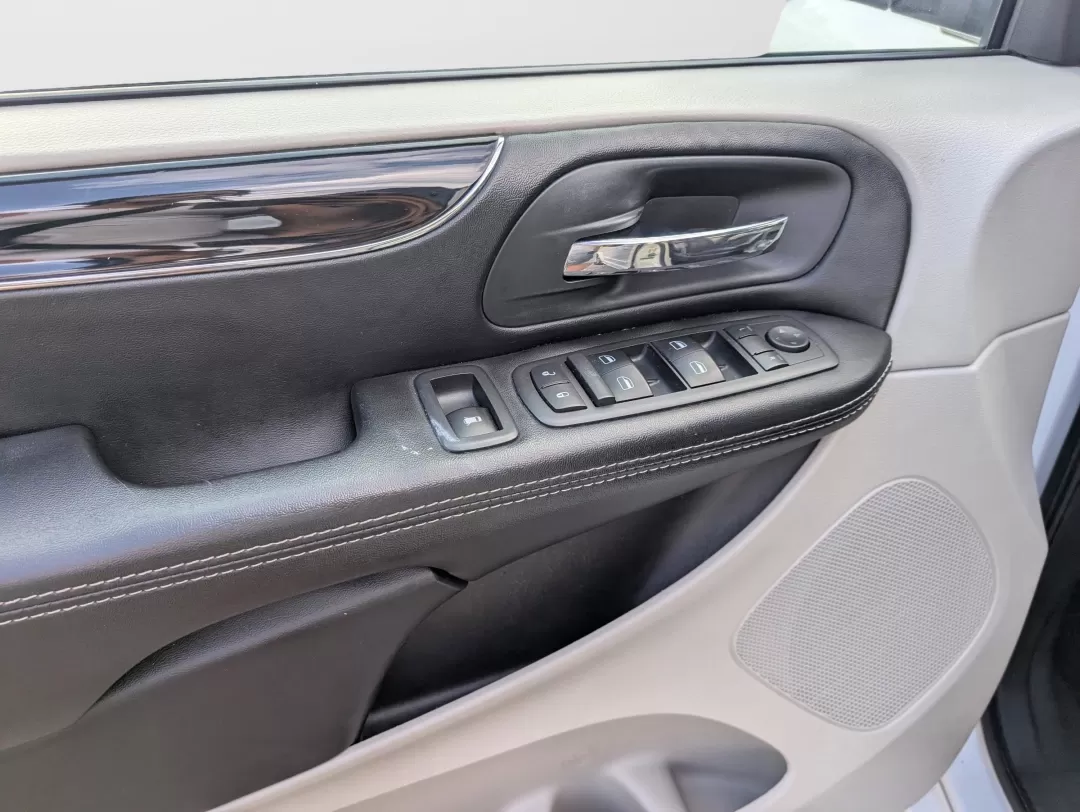 2017 /Black/Light Graystone Dodge Grand Caravan SXT (2C4RDGCG1HR) with an Other engine, located at 3959 U.S. 80 W, Phenix City, AL, 36870, (334) 297-4885, 32.469296, -85.135185 - 2017 Dodge Grand Caravan SXT - Photo#8