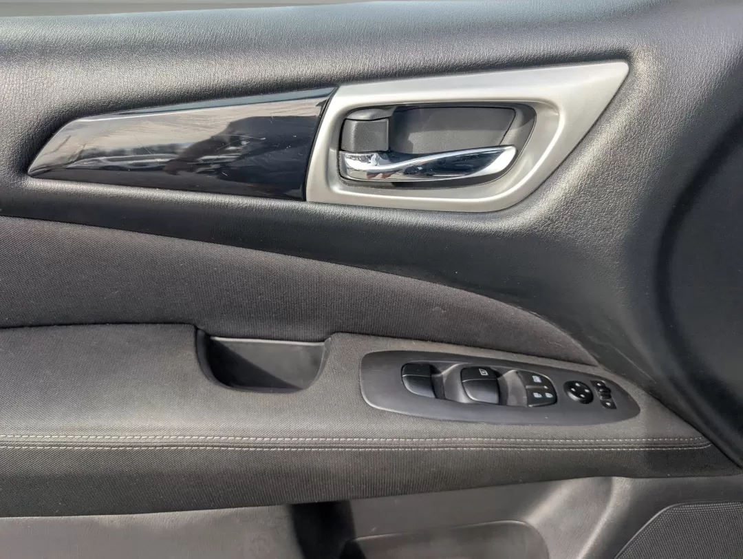 2017 /Charcoal Nissan Pathfinder S (5N1DR2MN8HC) with an Other engine, located at 3959 U.S. 80 W, Phenix City, AL, 36870, (334) 297-4885, 32.469296, -85.135185 - 2017 Nissan Pathfinder S - Photo#8