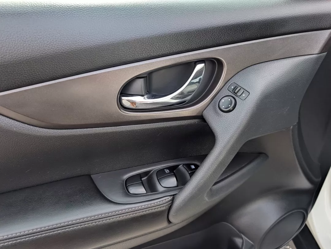 2015 /Charcoal Nissan Rogue SV (5N1AT2MT6FC) with an Other engine, located at 3959 U.S. 80 W, Phenix City, AL, 36870, (334) 297-4885, 32.469296, -85.135185 - 2015 Nissan Rogue SV - Photo#8