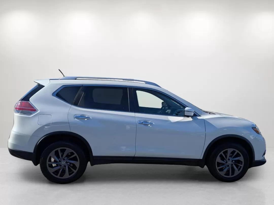 2016 /Charcoal Nissan Rogue SL (KNMAT2MV9GP) with an Other engine, located at 3959 U.S. 80 W, Phenix City, AL, 36870, (334) 297-4885, 32.469296, -85.135185 - **Discover Adventure with the 2016 Nissan Rogue SL at Gils Auto - Your Trusted Buy Here Pay Here Dealership in Phenix City, AL!**<br /> <br /> Are you ready to embrace a lifestyle filled with adventure and comfort? The 2016 Nissan Rogue SL is your perfect companion for weekend getaways, daily commut - Photo#4