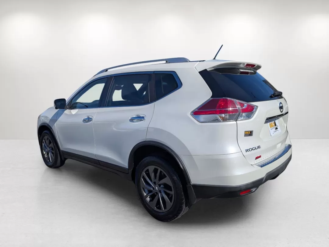 2016 /Charcoal Nissan Rogue SL (KNMAT2MV9GP) with an Other engine, located at 3959 U.S. 80 W, Phenix City, AL, 36870, (334) 297-4885, 32.469296, -85.135185 - **Discover Adventure with the 2016 Nissan Rogue SL at Gils Auto - Your Trusted Buy Here Pay Here Dealership in Phenix City, AL!**<br /> <br /> Are you ready to embrace a lifestyle filled with adventure and comfort? The 2016 Nissan Rogue SL is your perfect companion for weekend getaways, daily commut - Photo#7
