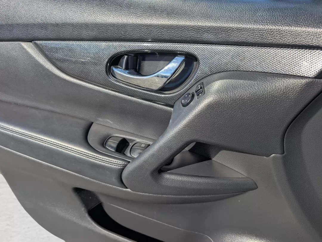 2016 /Charcoal Nissan Rogue SL (KNMAT2MV9GP) with an Other engine, located at 3959 U.S. 80 W, Phenix City, AL, 36870, (334) 297-4885, 32.469296, -85.135185 - **Discover Adventure with the 2016 Nissan Rogue SL at Gils Auto - Your Trusted Buy Here Pay Here Dealership in Phenix City, AL!**<br /> <br /> Are you ready to embrace a lifestyle filled with adventure and comfort? The 2016 Nissan Rogue SL is your perfect companion for weekend getaways, daily commut - Photo#9