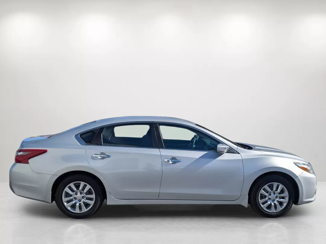 2018 /Charcoal Nissan Altima 2.5 S (1N4AL3AP6JC) with an Other engine, located at 3959 U.S. 80 W, Phenix City, AL, 36870, (334) 297-4885, 32.469296, -85.135185 - Discover the perfect blend of style, comfort, and reliability with the 2018 Nissan Altima 2.5 S, now available at Gils Auto in Phenix City, AL. This sedan is not just a vehicle; it's an extension of your lifestyle, tailored for individuals who value efficiency and safety without compromising on feat - Photo#3