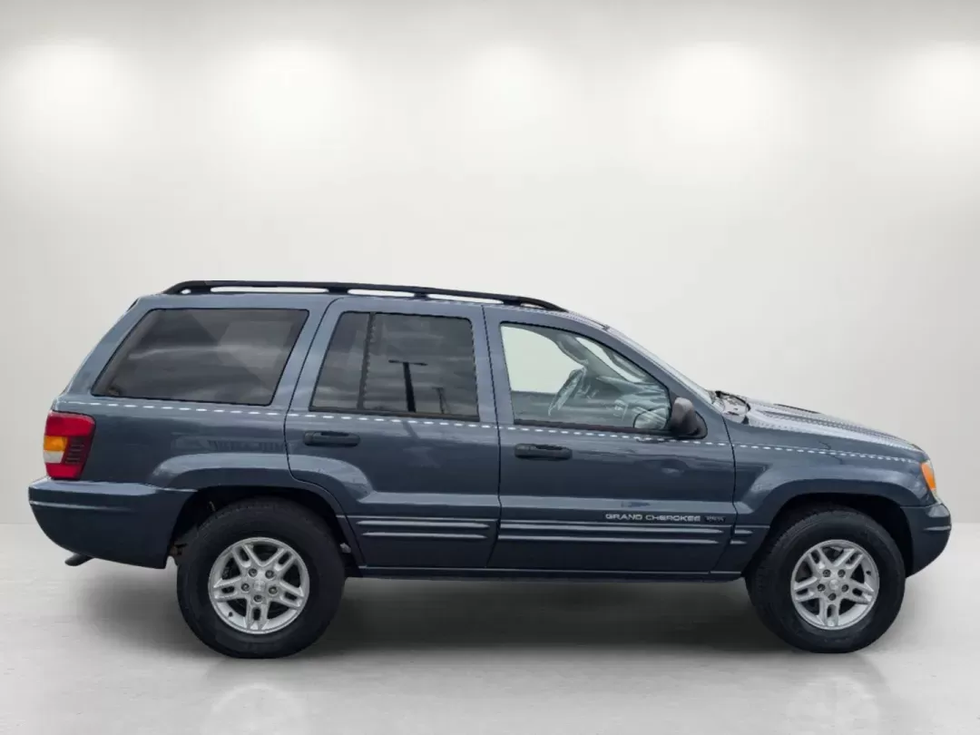 2004 Steel Blue Pearl /Dark Slate Gray Jeep Grand Cherokee Laredo (1J4GX48S34C) with an Gas I6 4.0L/242 engine, 4-Speed Automatic w/OD transmission, located at 521 Old Farm Lane Rd, Prattville, AL, 36066, (334) 325-1505, 32.482460, -86.416367 - 2004 Jeep Grand Cherokee Laredo - Photo#4