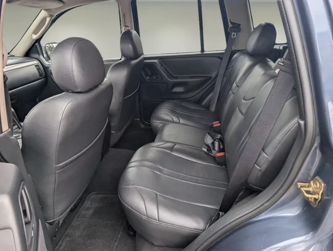 2004 Steel Blue Pearl /Dark Slate Gray Jeep Grand Cherokee Laredo (1J4GX48S34C) with an Gas I6 4.0L/242 engine, 4-Speed Automatic w/OD transmission, located at 521 Old Farm Lane Rd, Prattville, AL, 36066, (334) 325-1505, 32.482460, -86.416367 - 2004 Jeep Grand Cherokee Laredo - Photo#11