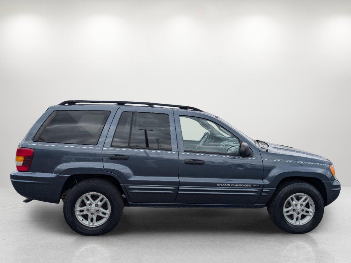 2004 Steel Blue Pearl /Dark Slate Gray Jeep Grand Cherokee Laredo (1J4GX48S34C) with an Gas I6 4.0L/242 engine, 4-Speed Automatic w/OD transmission, located at 1430 Gateway Drive, Opelika, AL, 36801, (334) 239-0944, 32.637871, -85.409790 - 2004 Jeep Grand Cherokee Laredo - Photo#3