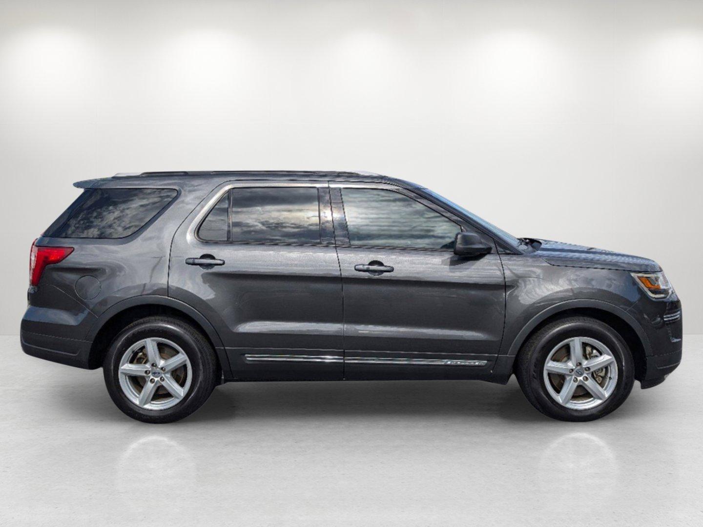 2019 Gray Ford Explorer XLT (1FM5K7D88KG) with an Regular Unleaded V-6 3.5 L/213 engine, 6-Speed Automatic w/OD transmission, located at 7000 Northlake Connector, Columbus, GA, 31904, (706) 987-8085, 32.524975, -84.978134 - 2019 Ford Explorer XLT - Photo#3