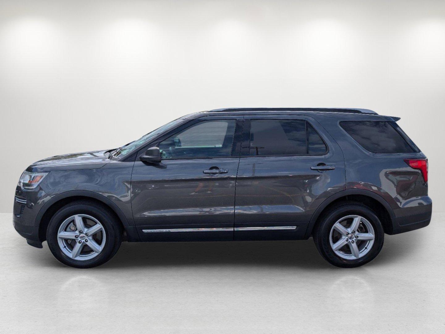 2019 Gray Ford Explorer XLT (1FM5K7D88KG) with an Regular Unleaded V-6 3.5 L/213 engine, 6-Speed Automatic w/OD transmission, located at 7000 Northlake Connector, Columbus, GA, 31904, (706) 987-8085, 32.524975, -84.978134 - 2019 Ford Explorer XLT - Photo#6